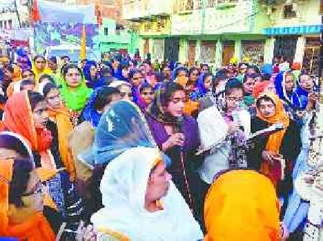 Fledged Band extracted with procession